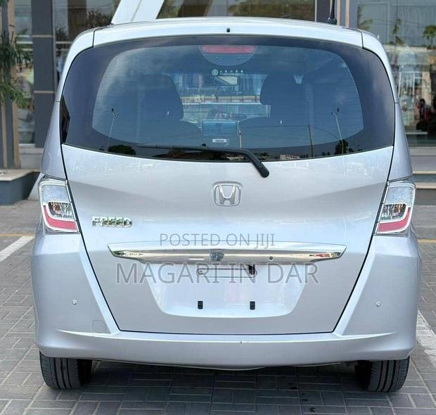Honda Freed 2013 Silver