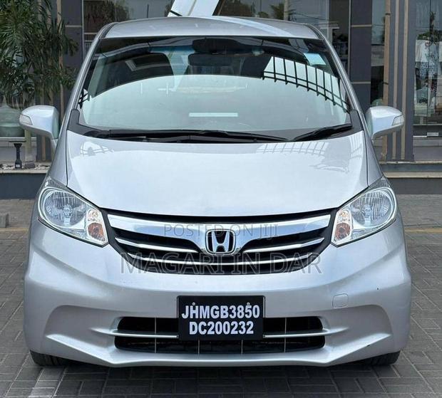 Honda Freed 2013 Silver