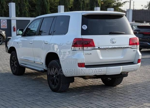 Toyota Land Cruiser 2021 White