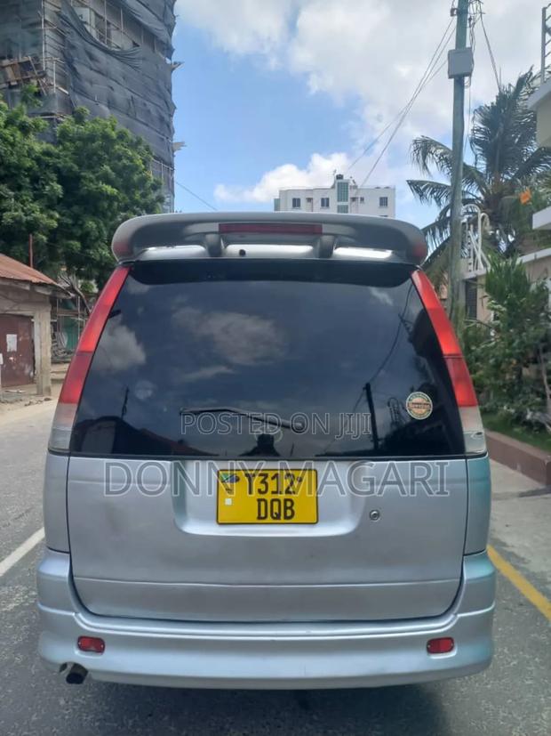 Toyota Noah 2002 Silver