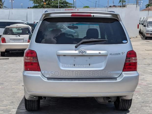 Toyota Kluger 2001 Silver