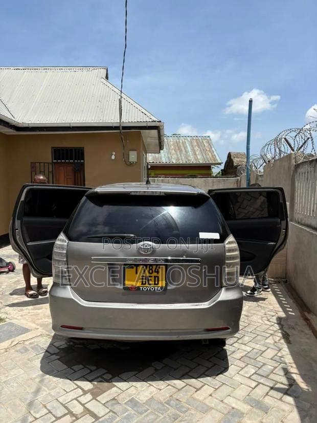 Toyota Wish 2005 Silver