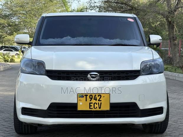 Toyota Corolla Rumion 2010 White