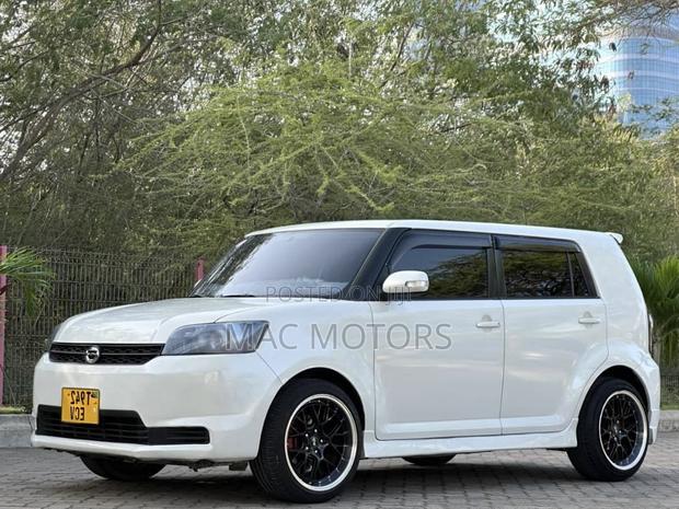 Toyota Corolla Rumion 2010 White