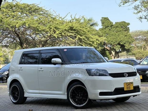 Toyota Corolla Rumion 2010 White