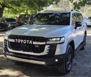 Toyota Land Cruiser LC300 2023 White for sale
