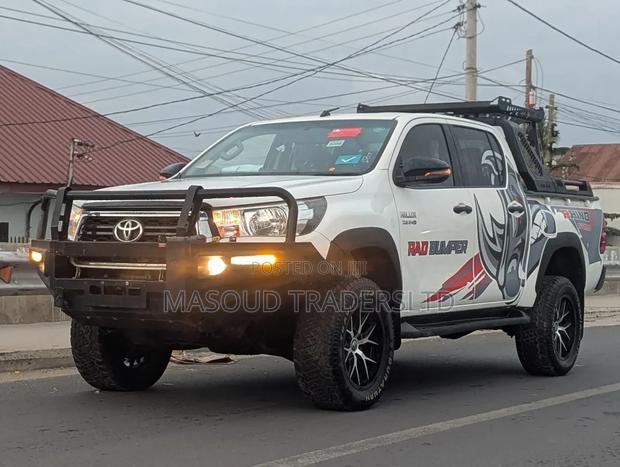 Toyota Hilux 2018 White