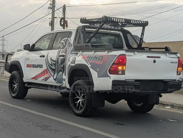 Toyota Hilux 2018 White