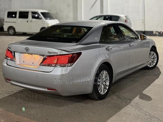 Toyota Crown 2014 Silver