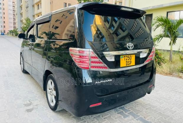 Toyota Alphard 2012 Black