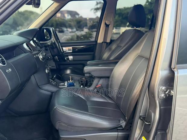 Land Rover Discovery 2015 Gray