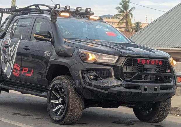Toyota Hilux 2019 Black