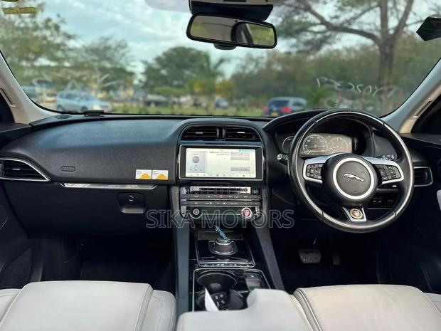 Jaguar F-Pace 2019 Green