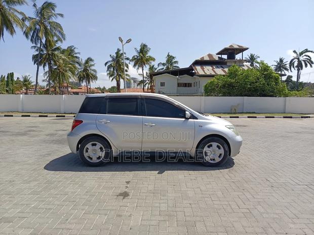Toyota IST 2004 Silver