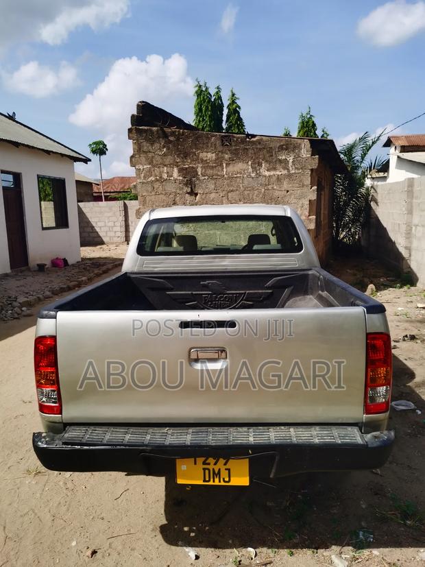 Toyota Hilux 2010 Silver