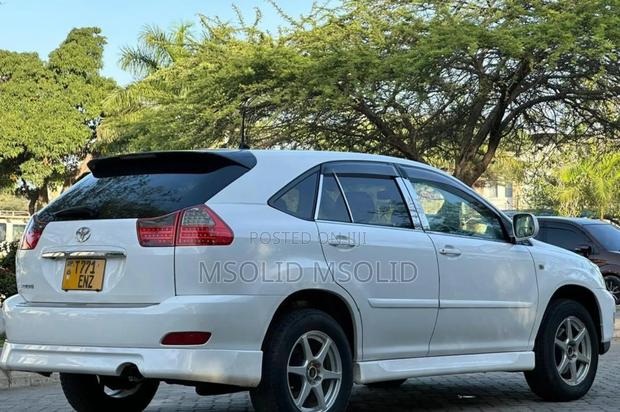Toyota Harrier 2004 White