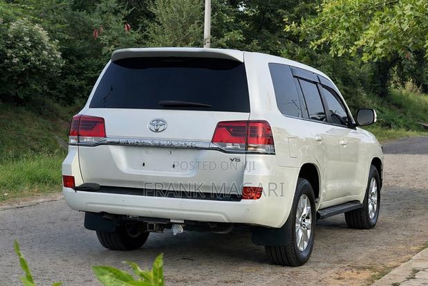 Toyota Land Cruiser 2016 White