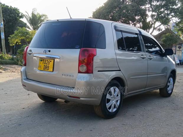 Toyota Raum 1.5 AWD 2005 Silver