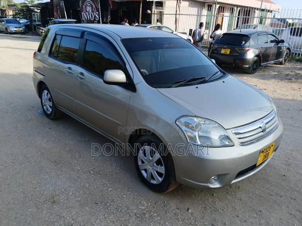 Toyota Raum 1.5 AWD 2005 Silver
