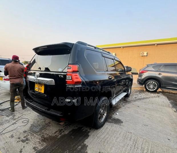 Toyota Land Cruiser Prado 4.0 Petrol TX 2013 Black