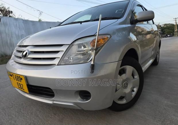 Toyota IST 2007 Silver