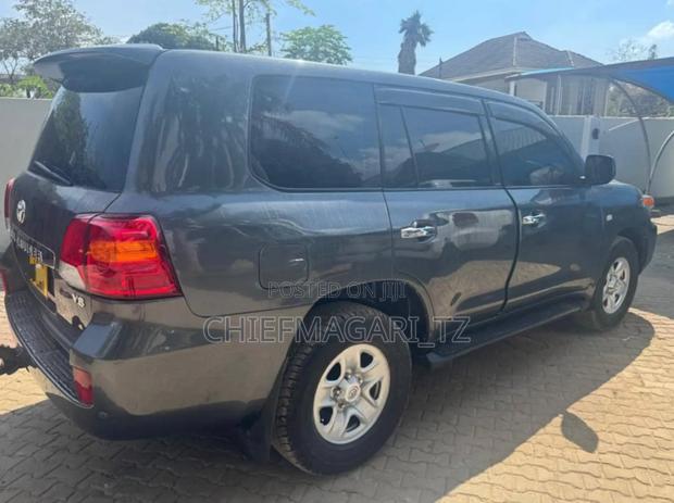 Toyota Land Cruiser 2011 Gray