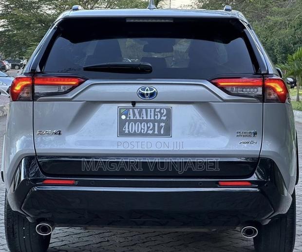 Toyota RAV4 Plug-In Hybrid 2025 Silver