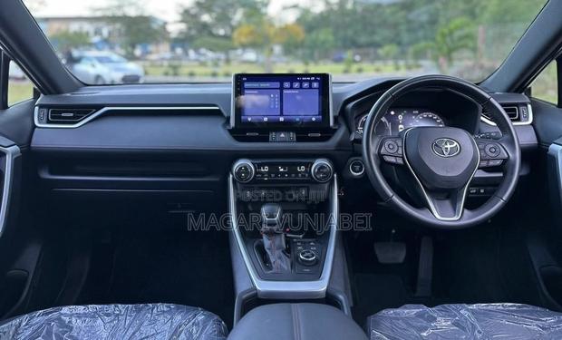 Toyota RAV4 Plug-In Hybrid 2025 Silver