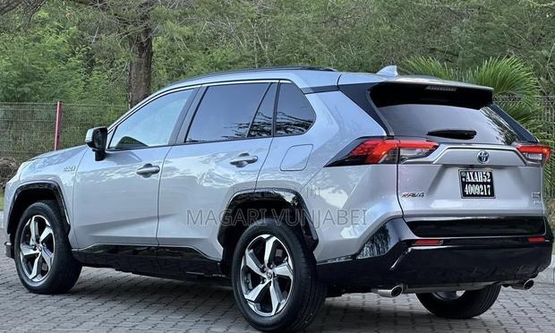 Toyota RAV4 Plug-In Hybrid 2025 Silver