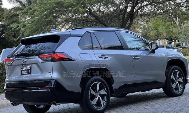 Toyota RAV4 Plug-In Hybrid 2025 Silver