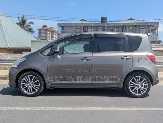 Toyota Ractis 2006 Gray