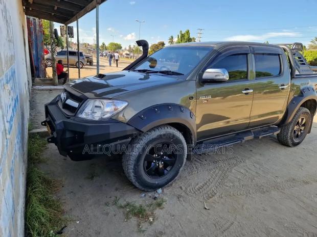 Toyota Hilux 2010 Green
