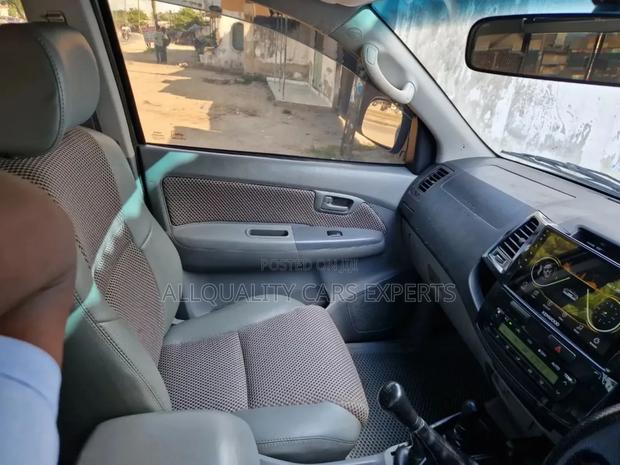 Toyota Hilux 2010 Green