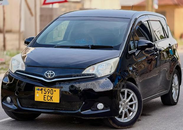 Toyota Ractis 2012 Black