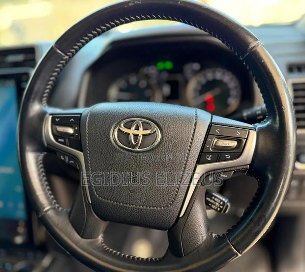 Toyota Land Cruiser Prado 2022 Black