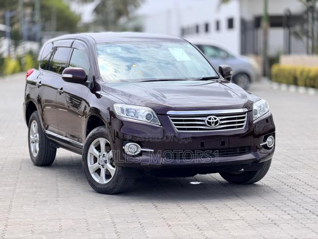 Toyota Vanguard 2011 Black