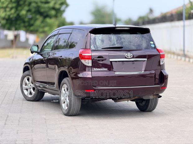 Toyota Vanguard 2011 Black