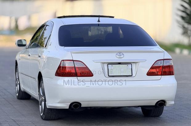 Toyota Crown 2005 White