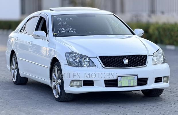 Toyota Crown 2005 White