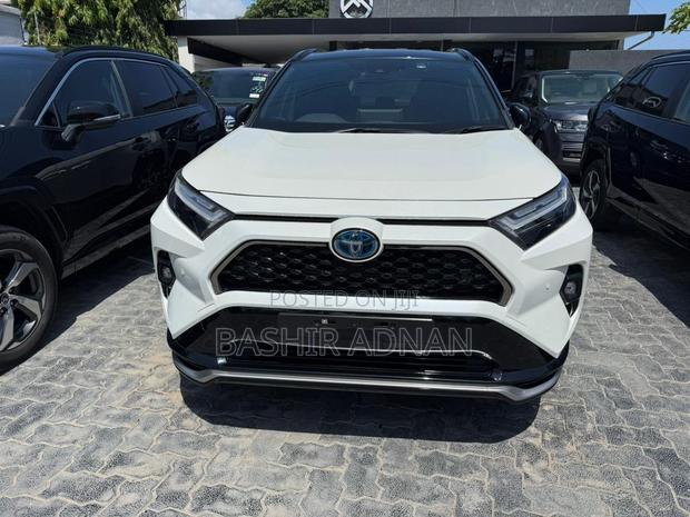 Toyota RAV4 2024 White