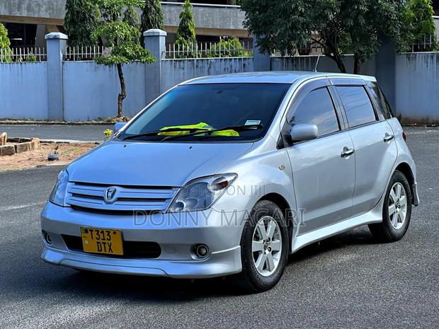 Toyota IST 2004 Silver
