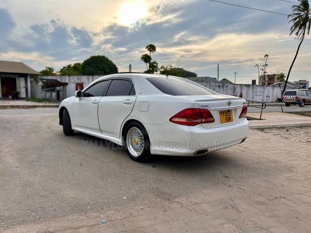 Toyota Crown 2008 White