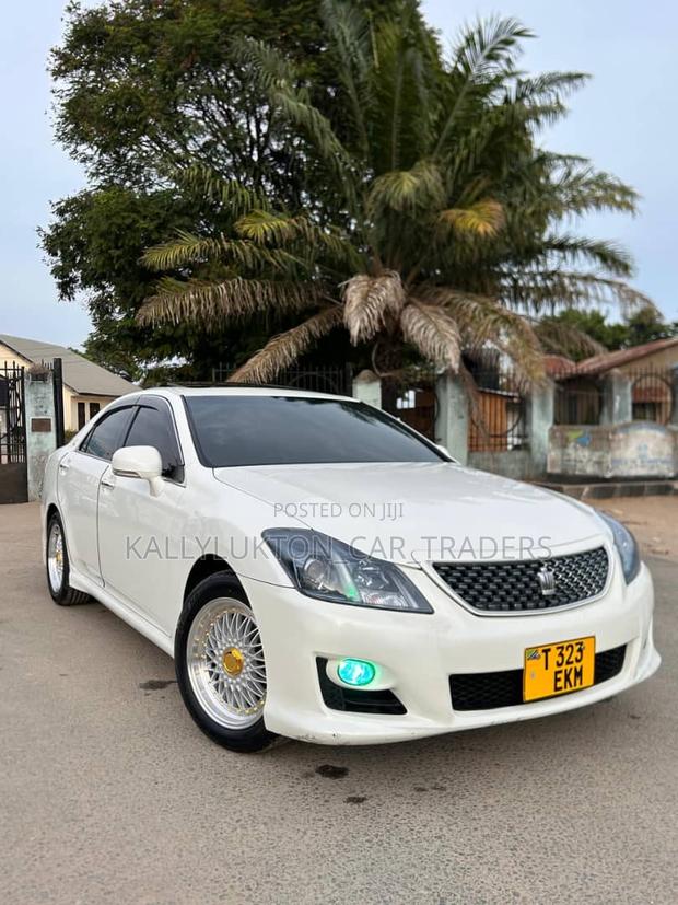Toyota Crown 2008 White
