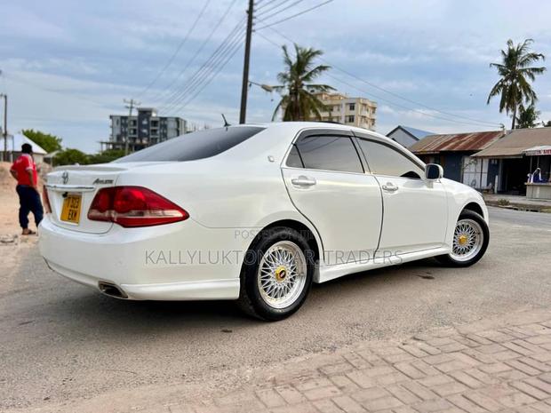 Toyota Crown 2008 White