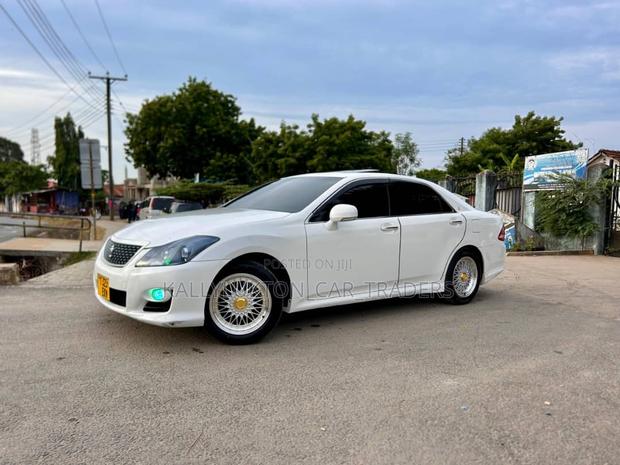 Toyota Crown 2008 White