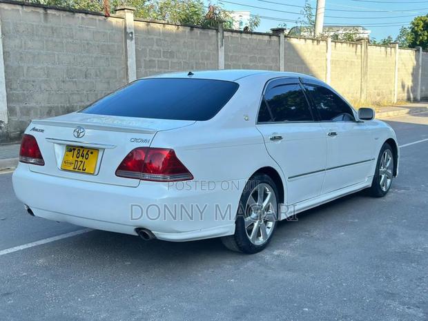 Toyota Crown 2006 White
