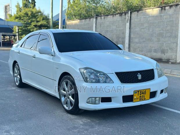 Toyota Crown 2006 White