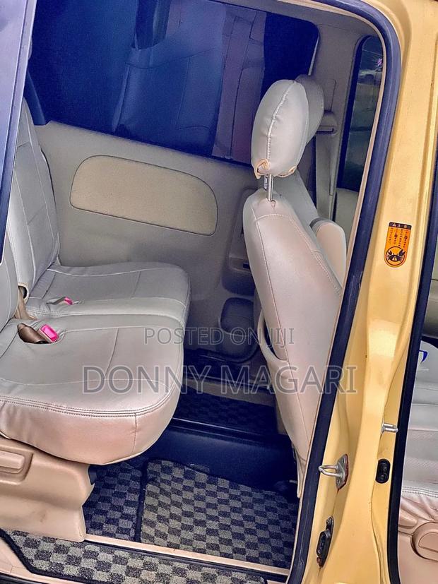 Toyota Sienta 1.5 AWD 2004 Yellow