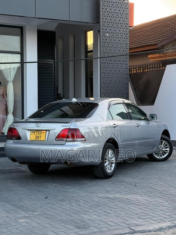 Toyota Crown Royale 2005 Silver