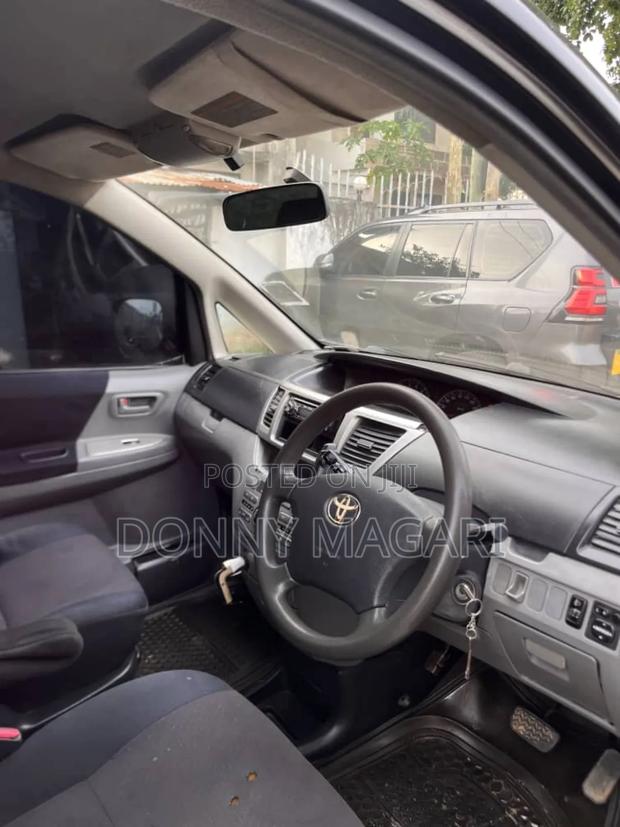 Toyota Noah 2.0 AWD (8 Seater) 2005 Black